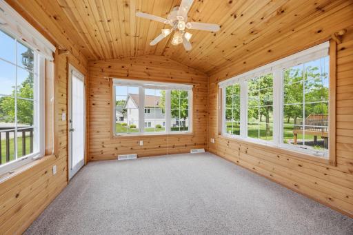 1013 Prairie View Drive SW, Hutchinson, MN 55350