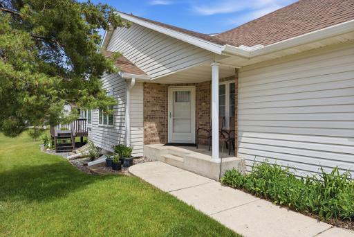 1013 Prairie View Drive SW, Hutchinson, MN 55350