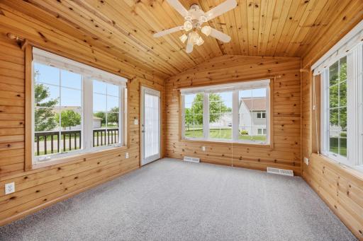 1013 Prairie View Drive SW, Hutchinson, MN 55350