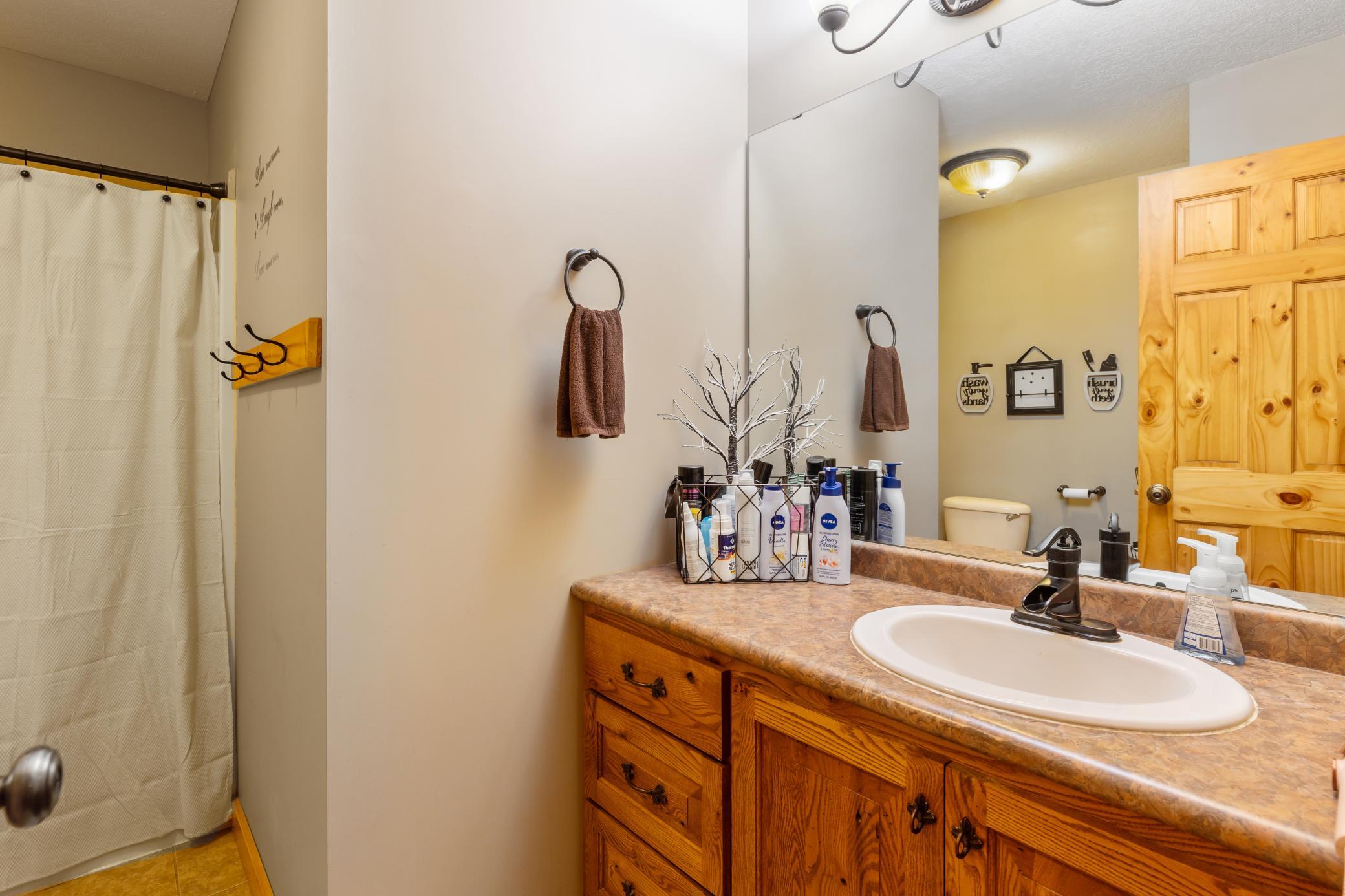 Upper Full Bath