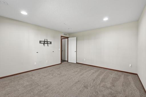1957 Commonwealth Boulevard, 4, Chanhassen, MN 55317