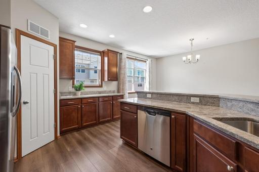 1957 Commonwealth Boulevard, 4, Chanhassen, MN 55317