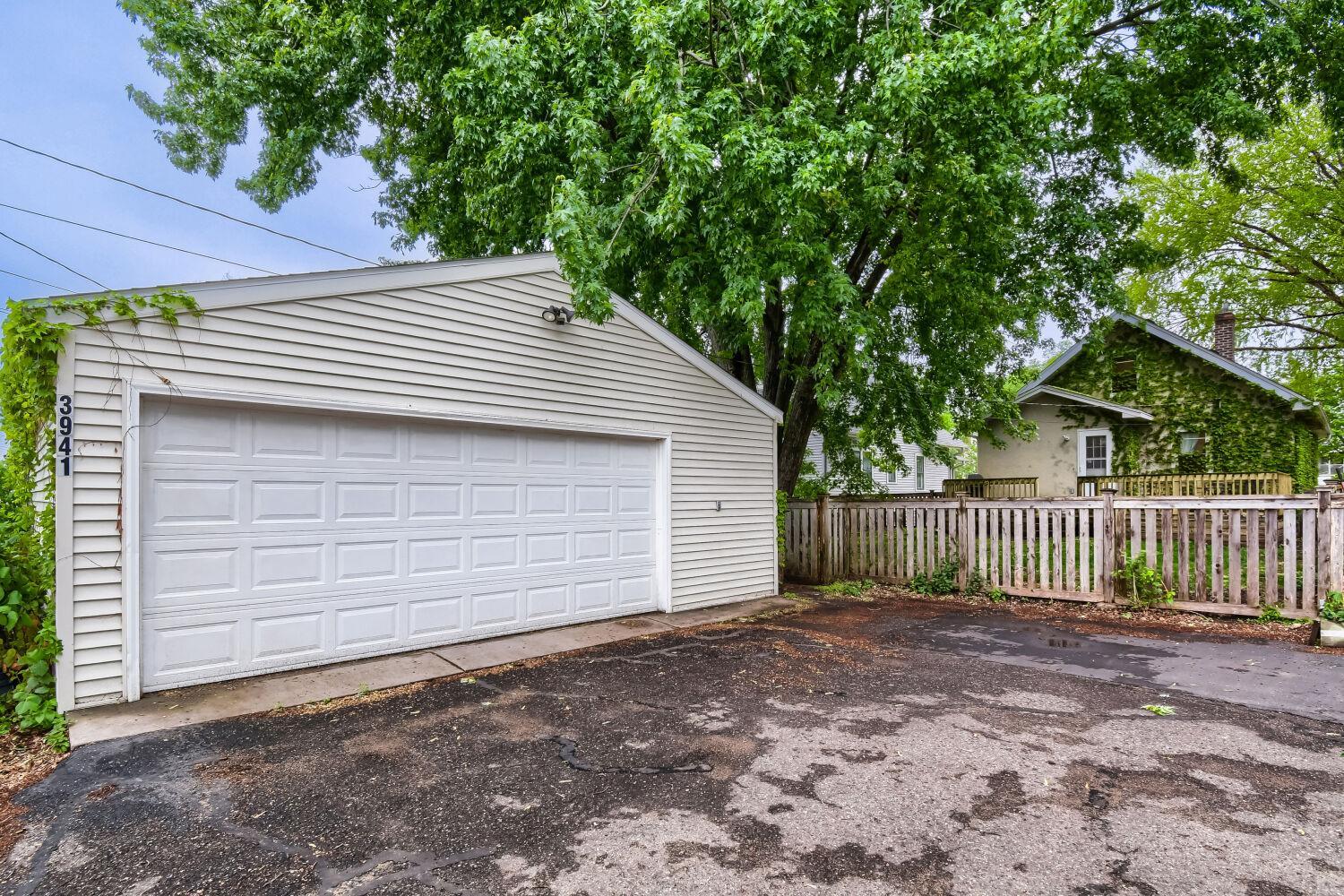 Oversized 2 car garage