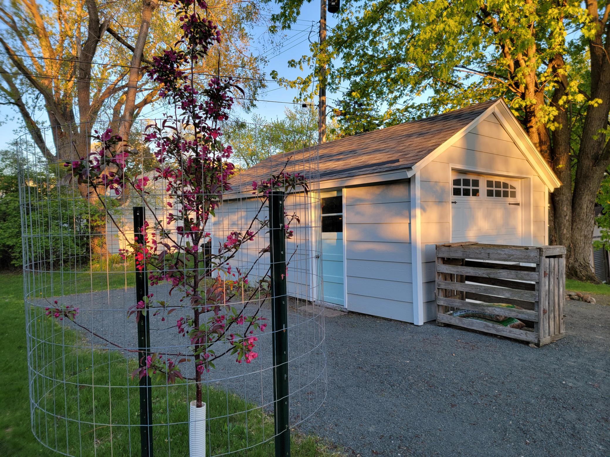 18-walter_garage_from_side.jpg