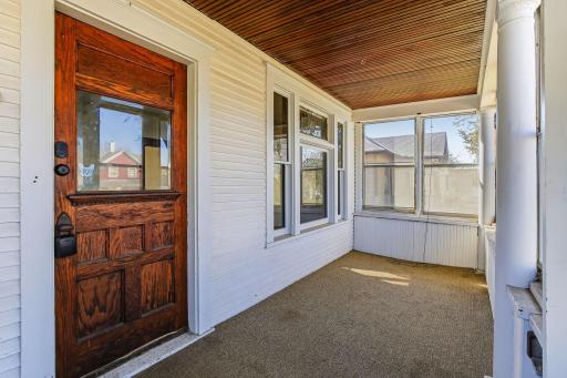 990 Como Place, Saint Paul, MN 55103