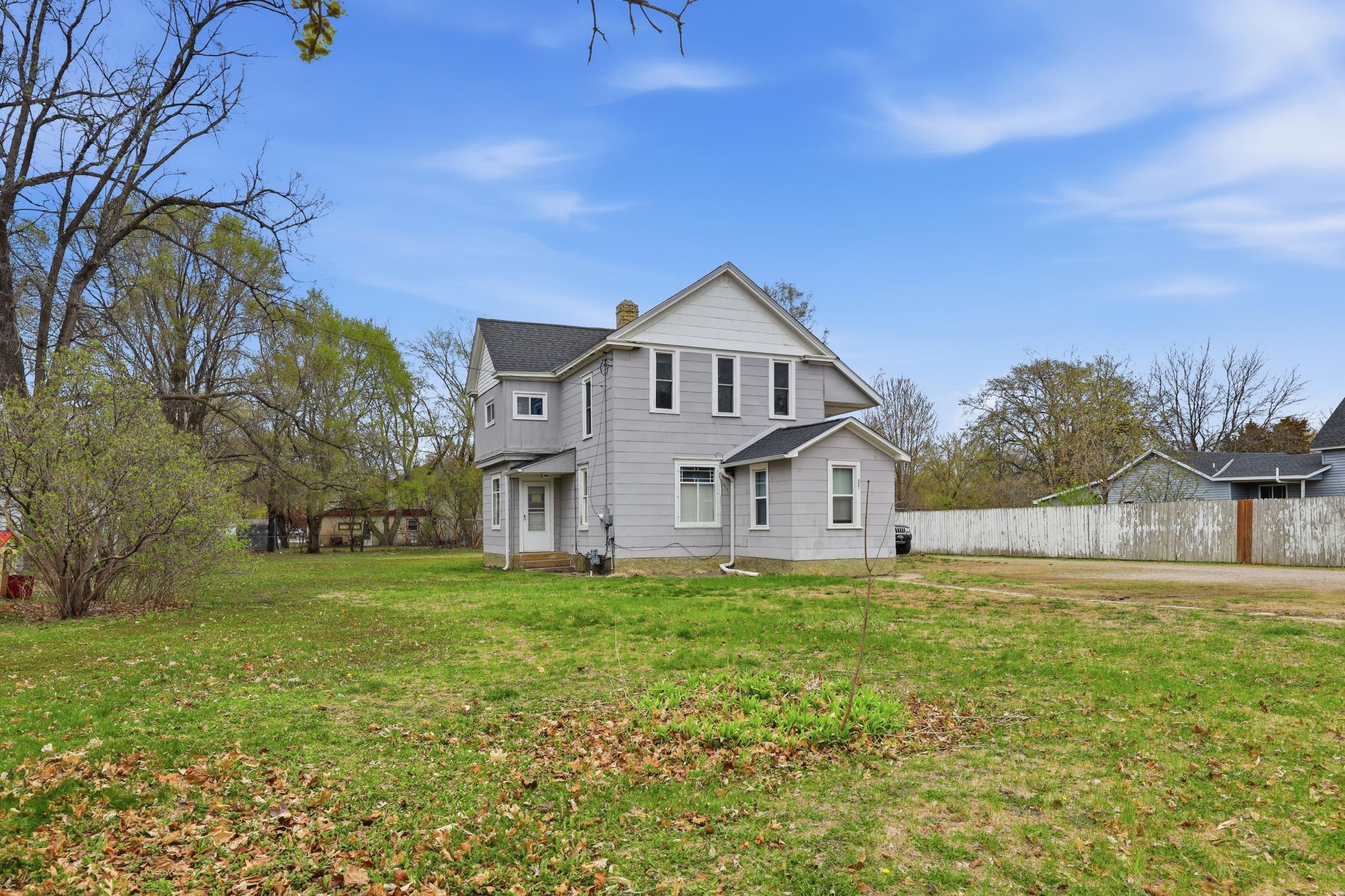 Welcome to 331 E 3rd Street!