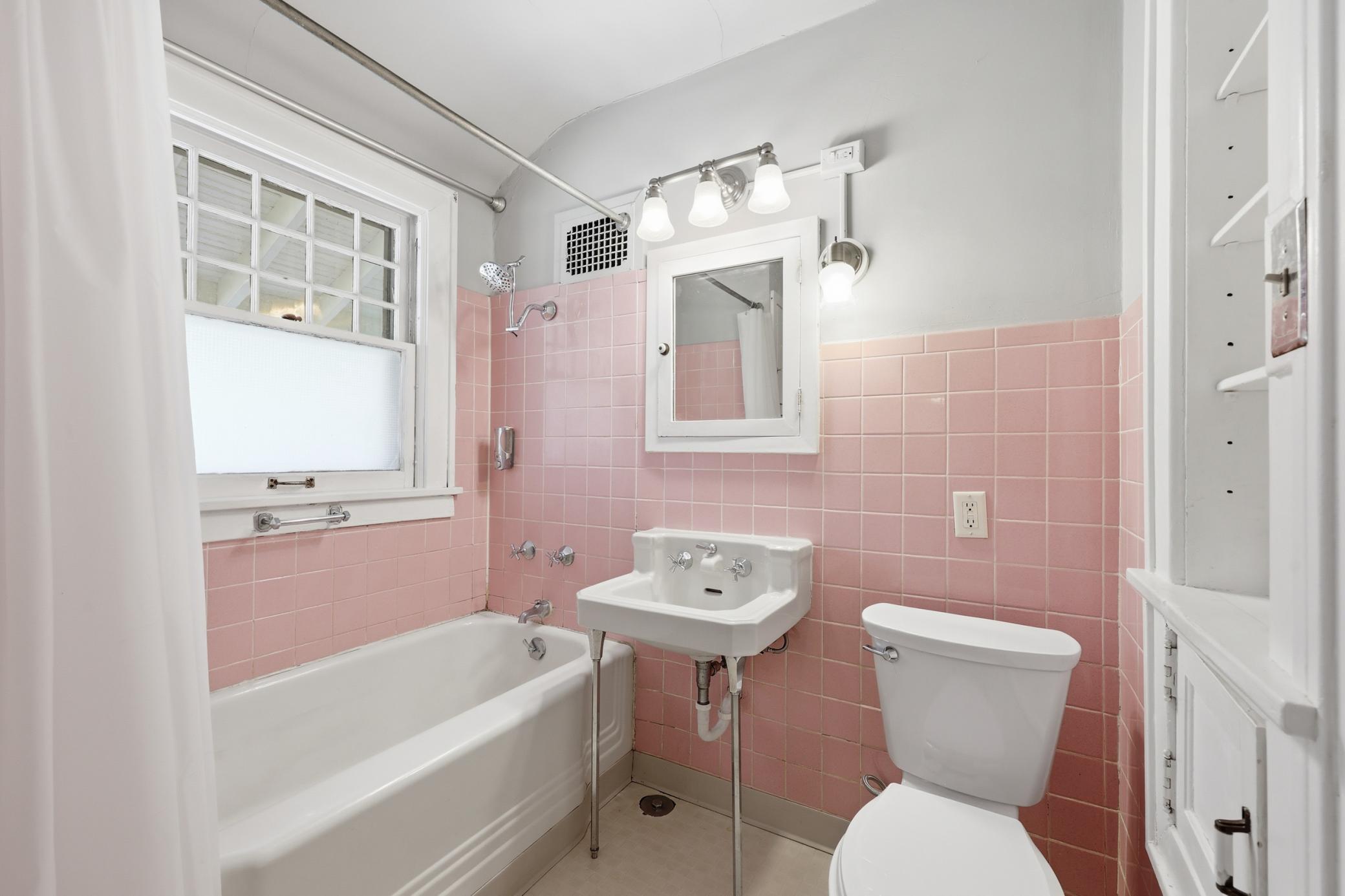2nd Floor Full Bath