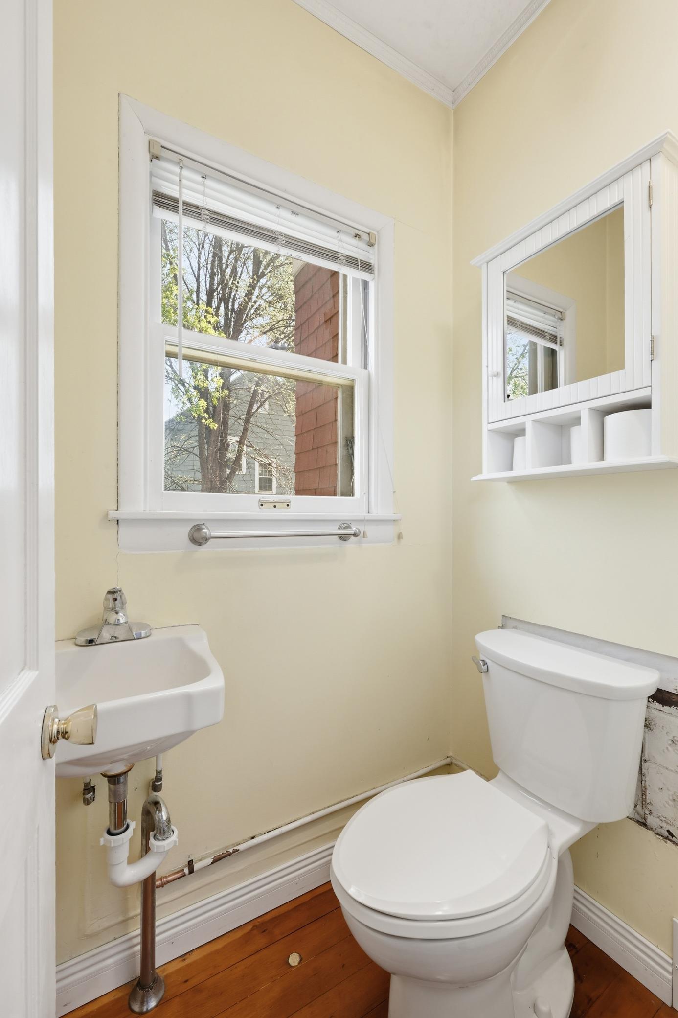Main Floor 1/2 Bath