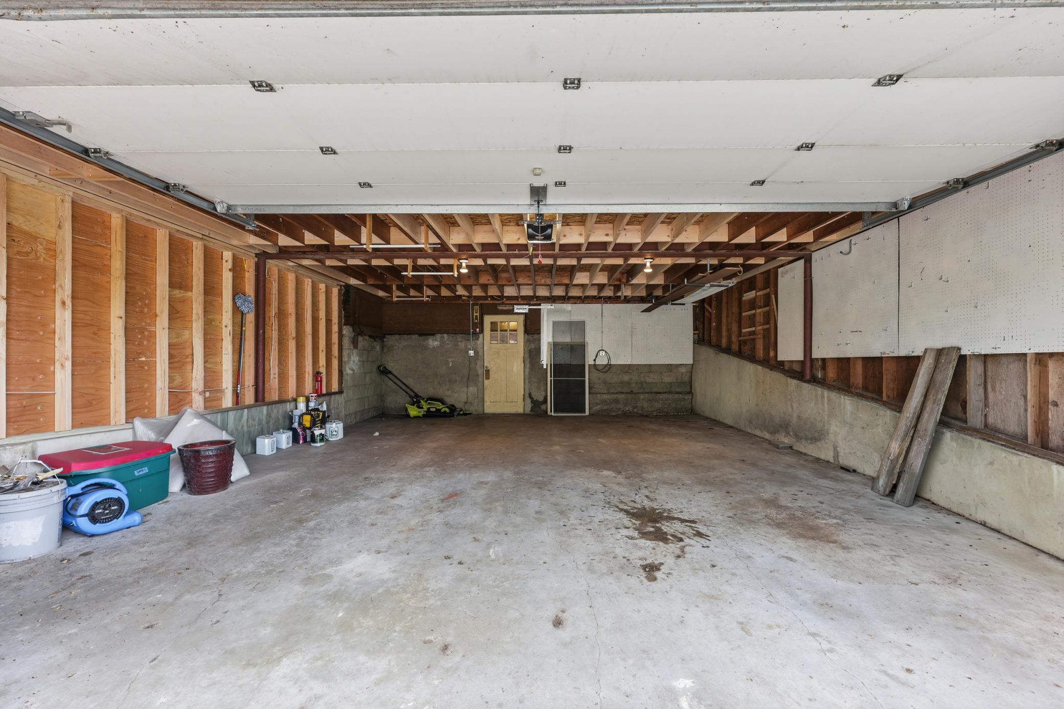 2-stall Attached Garage