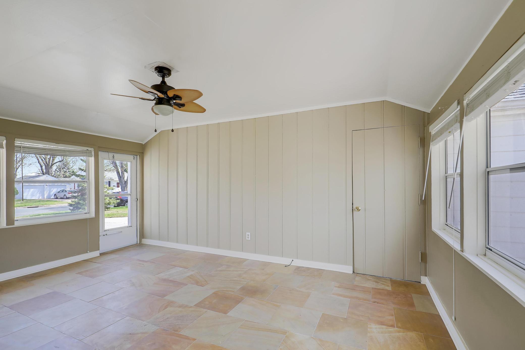 Gorgeous floors made of large, earth tone tiles
