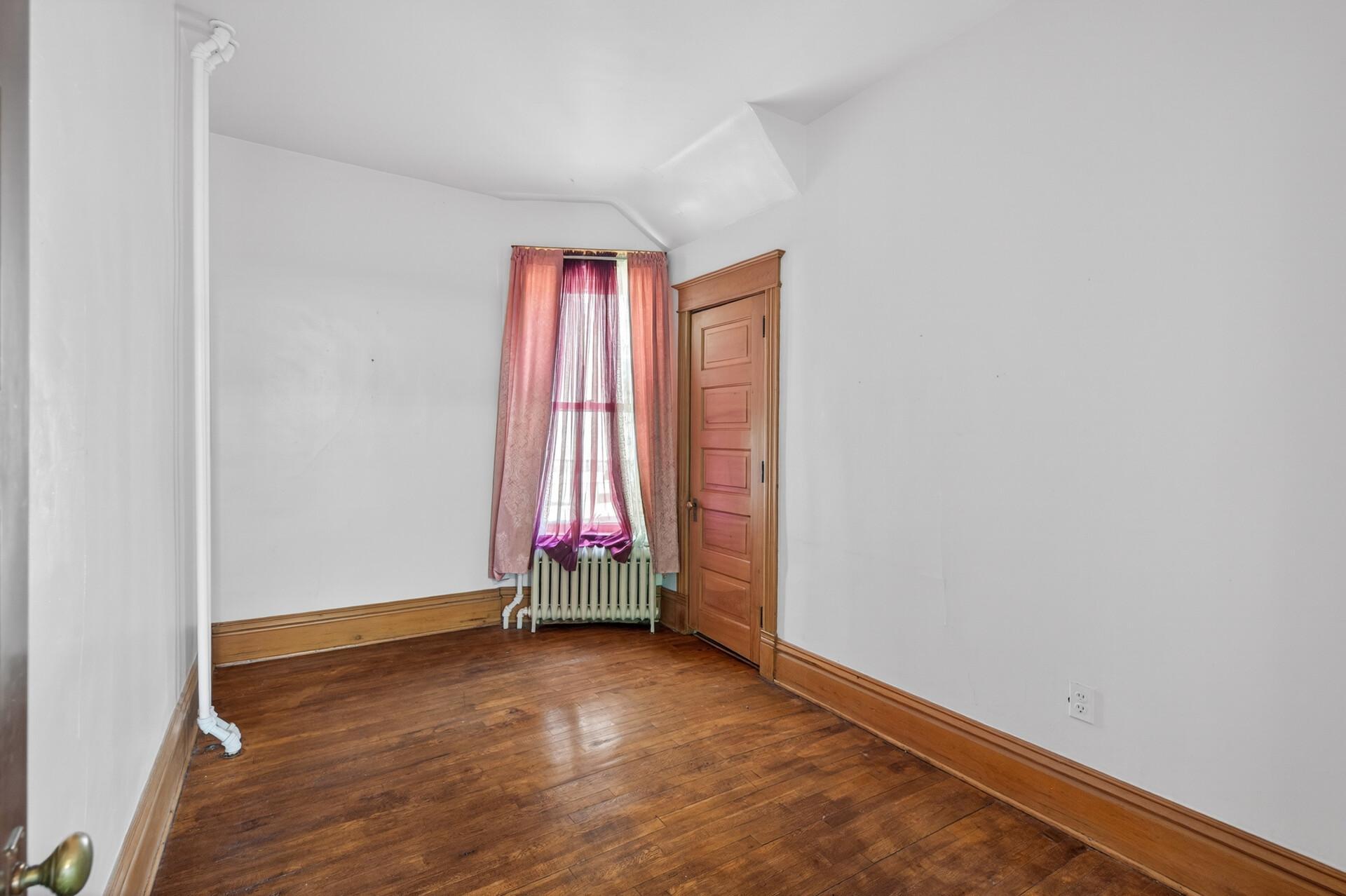 16_429_Minnehaha_Ave_E16_mls.jpg