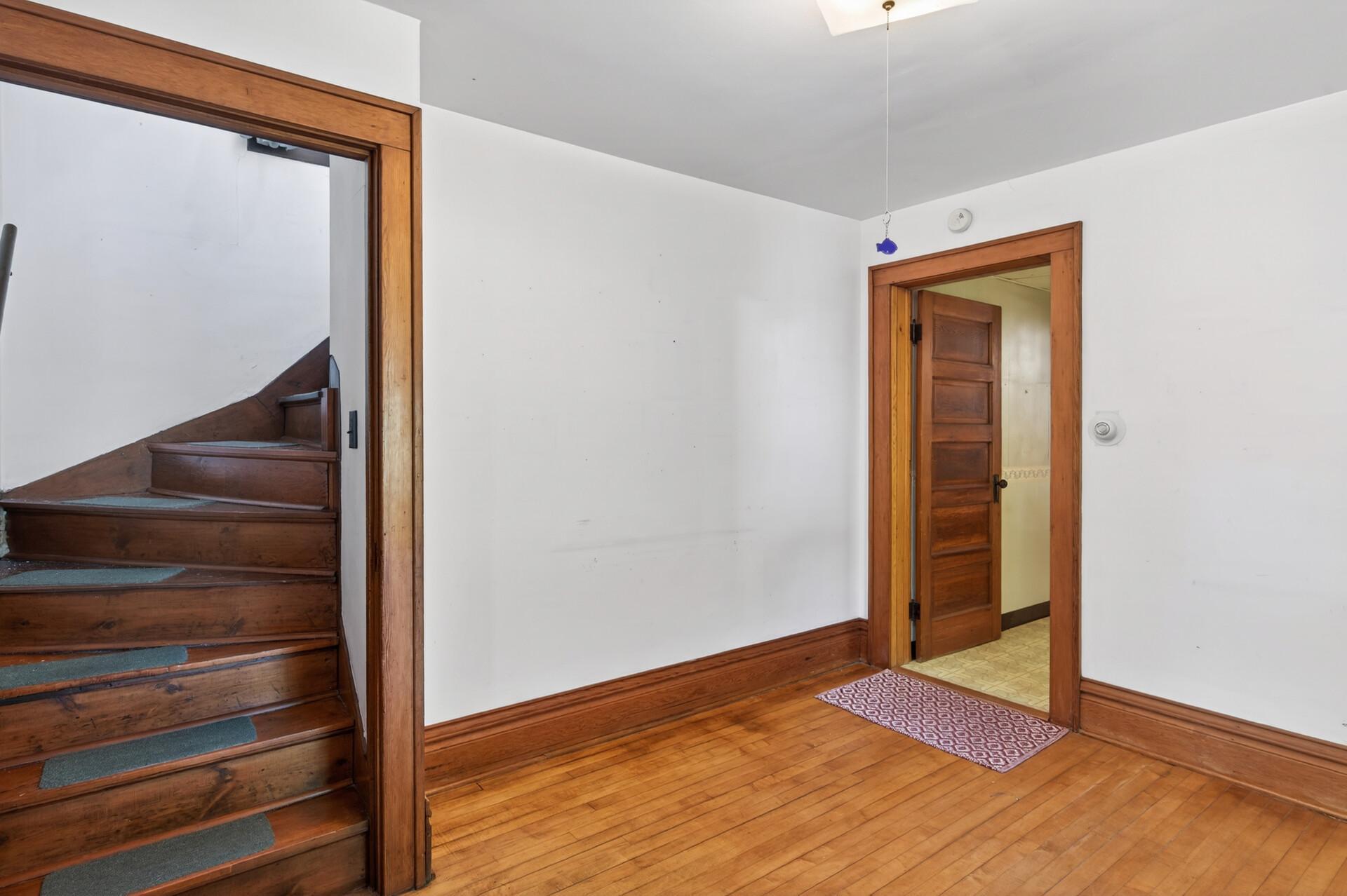26_429_Minnehaha_Ave_E26_mls.jpg