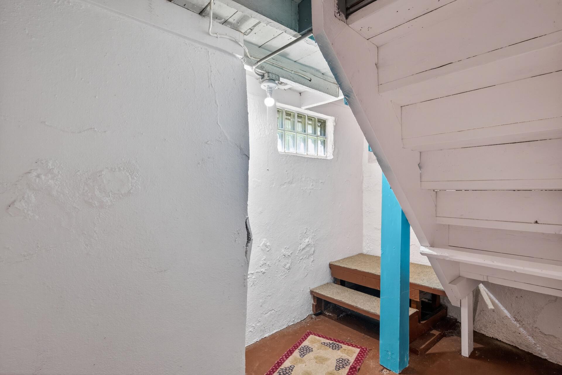 32_429_Minnehaha_Ave_E32_mls.jpg