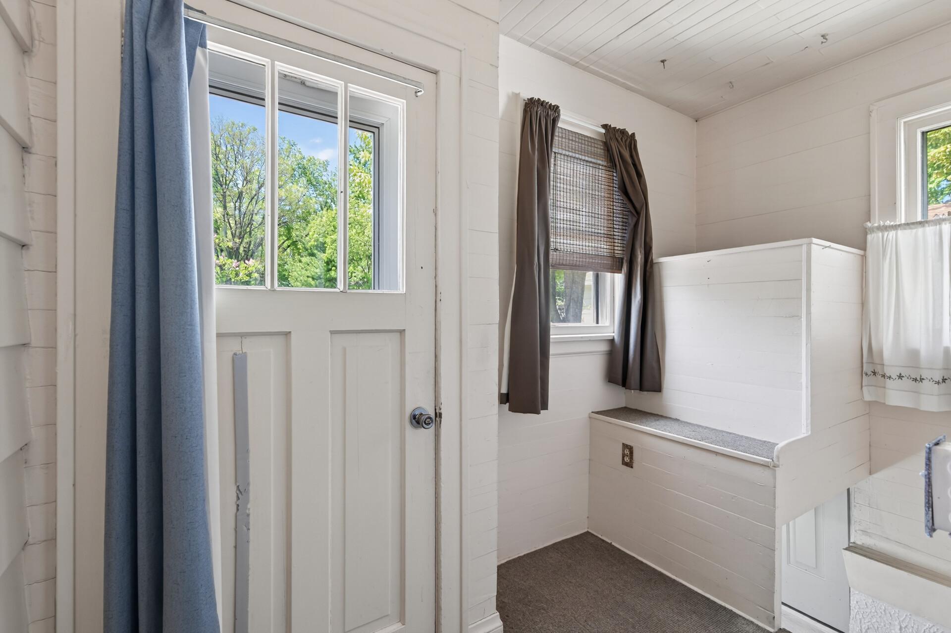 31_429_Minnehaha_Ave_E31_mls.jpg