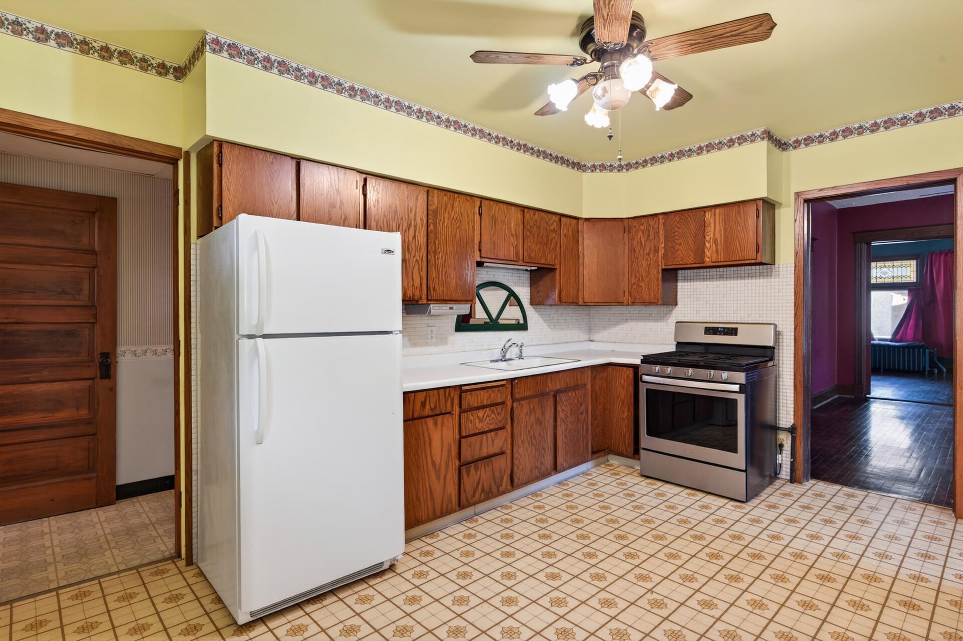 22_429_Minnehaha_Ave_E22_mls.jpg