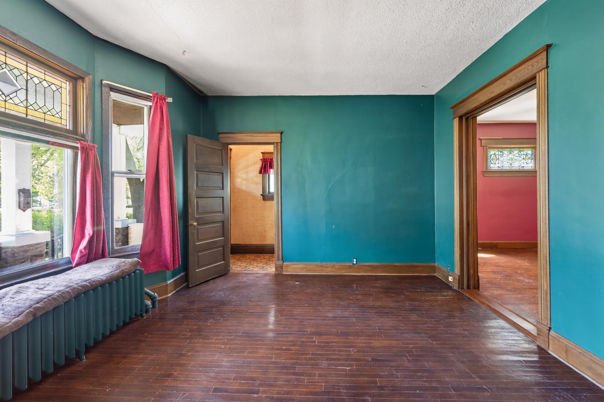 11_429_Minnehaha_Ave_E11_mls.jpg