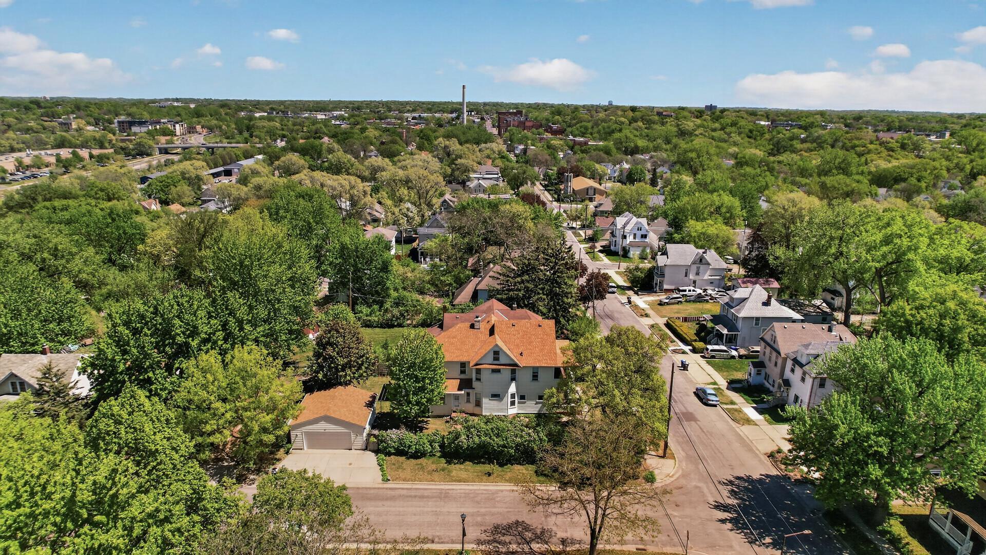 57_429_Minnehaha_Ave_E57_mls.jpg