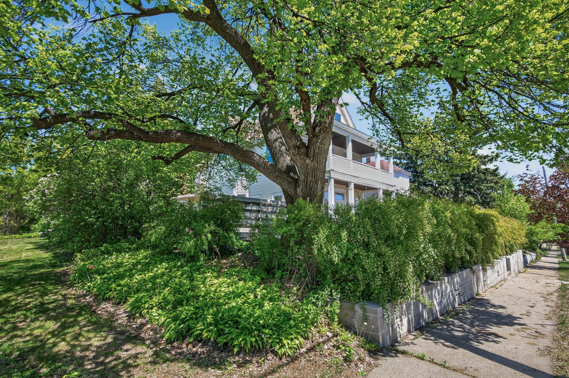 02_429_Minnehaha_Ave_E2_mls.jpg