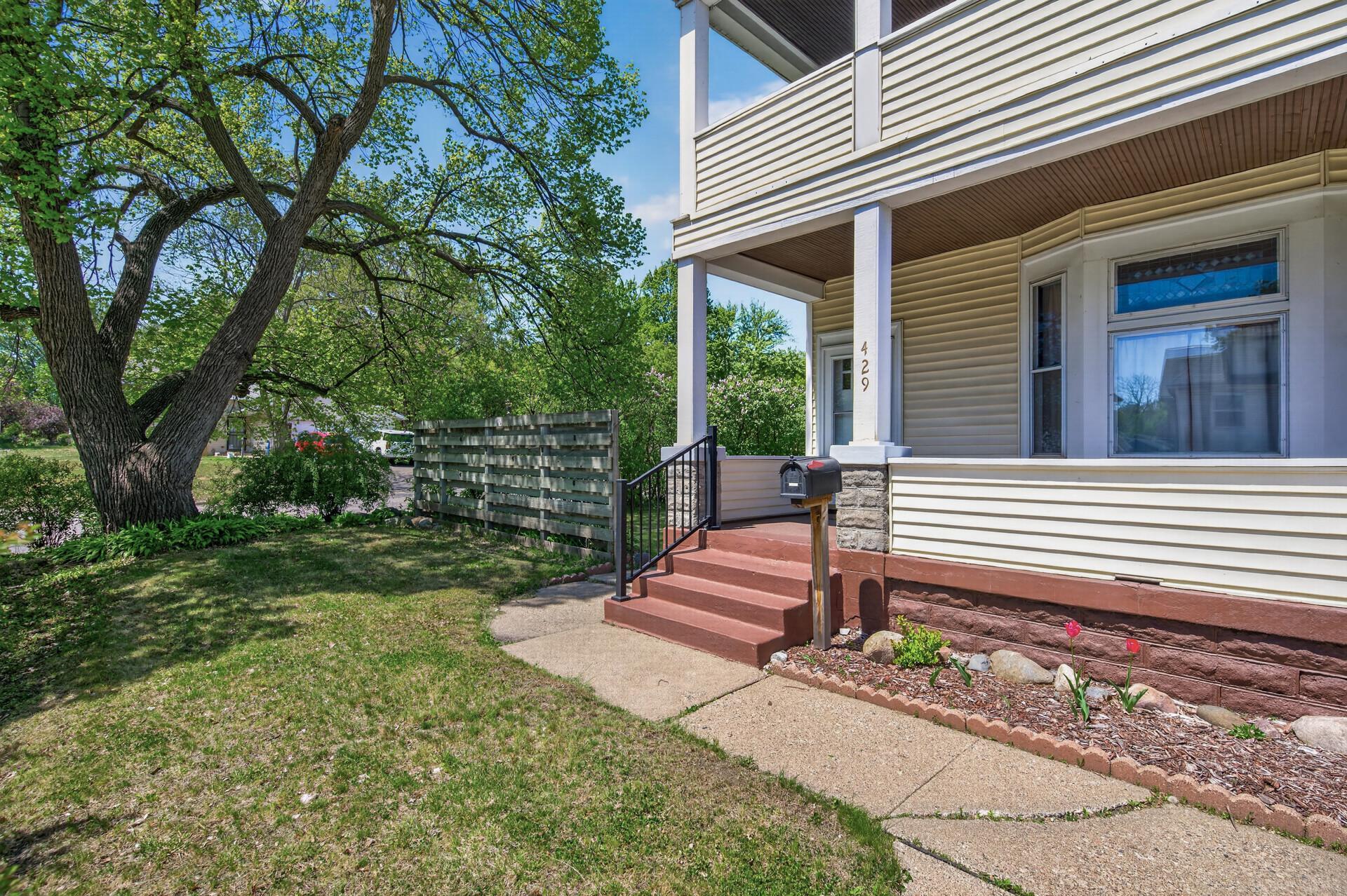 04_429_Minnehaha_Ave_E4_mls.jpg