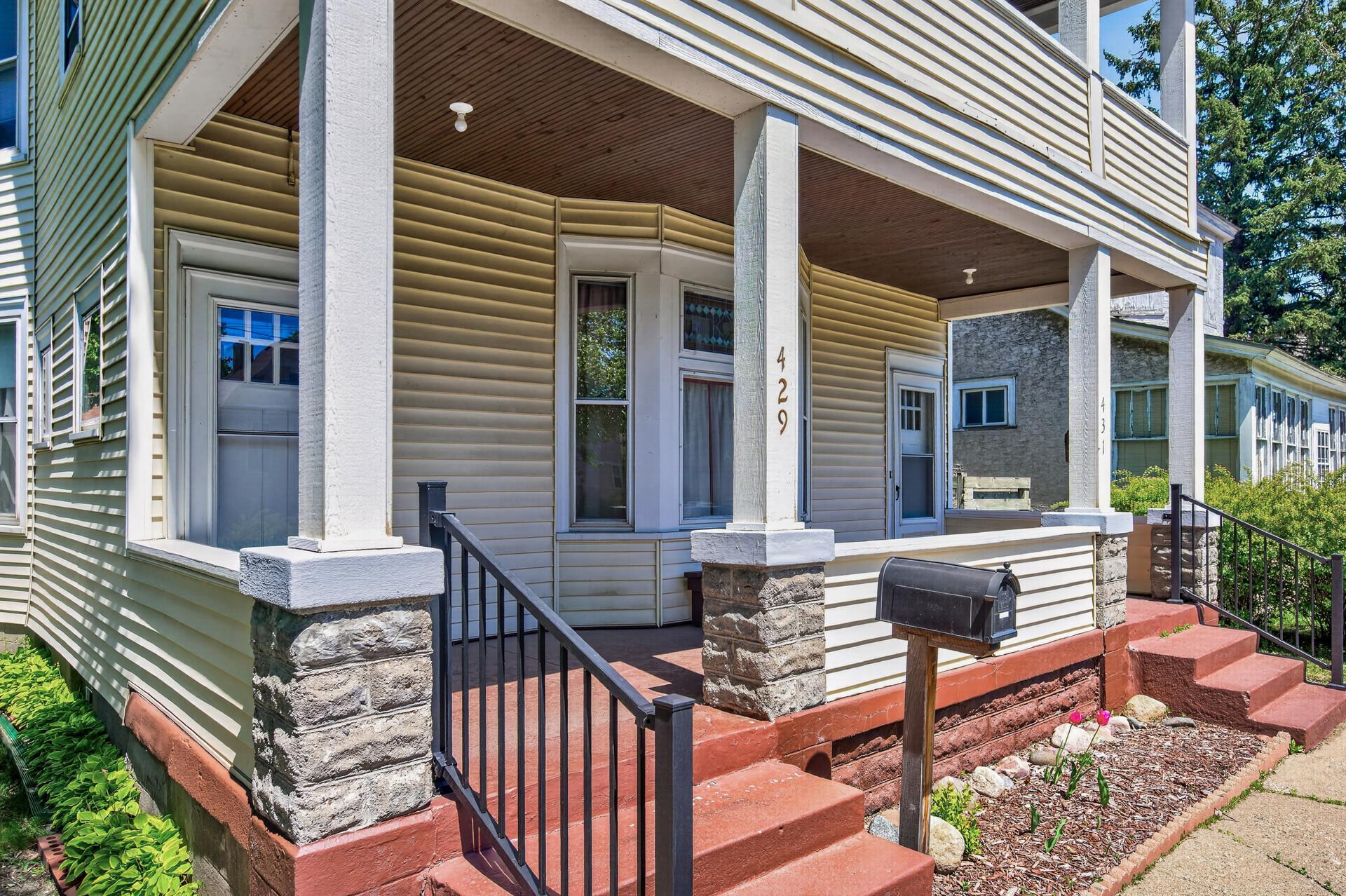 05_429_Minnehaha_Ave_E5_mls.jpg
