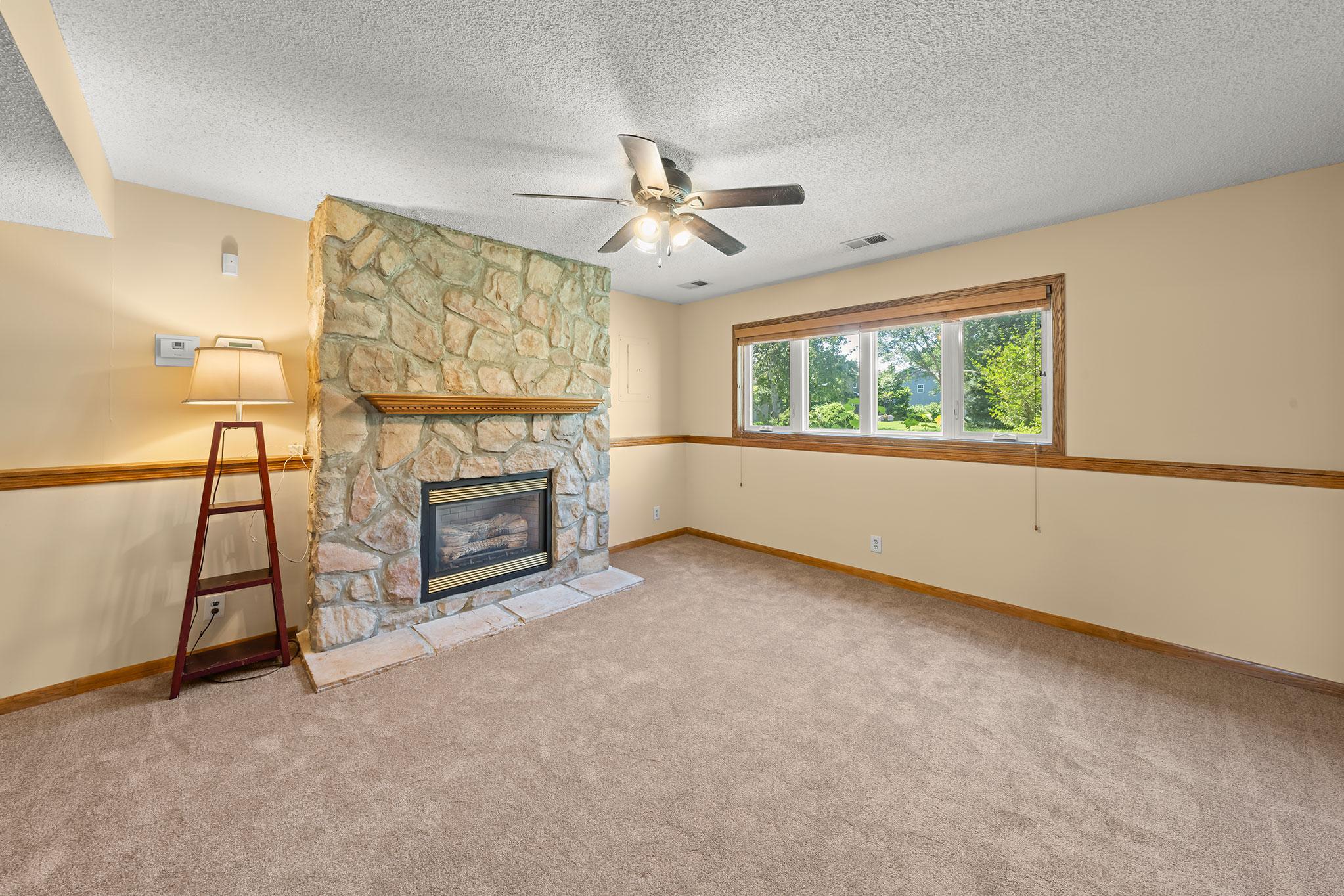 FamilyRoom02.jpg