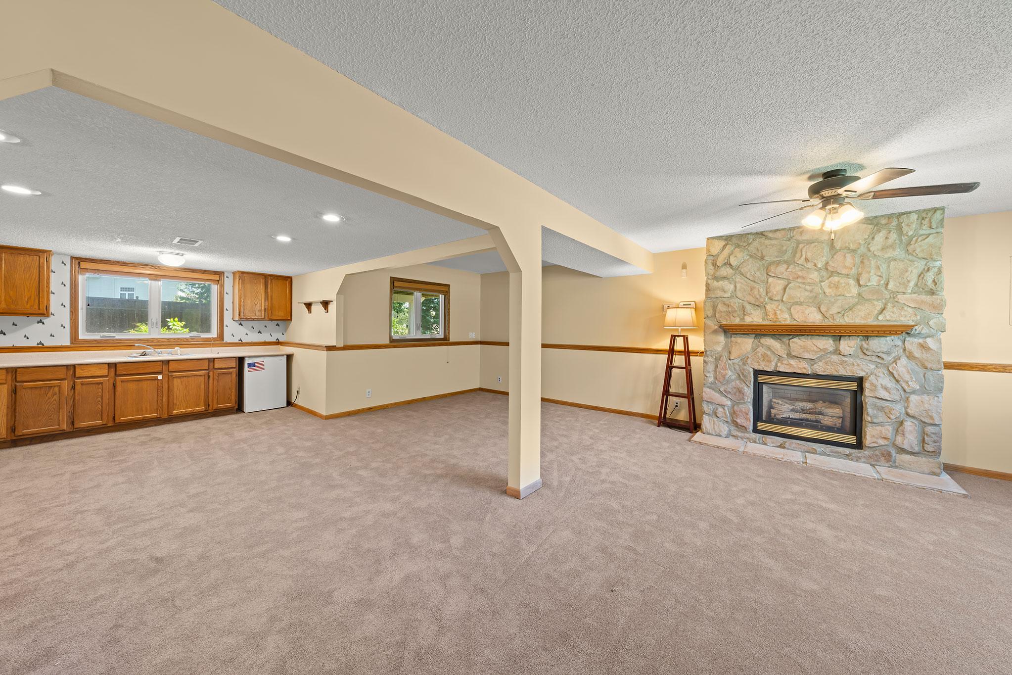 FamilyRoom01.jpg