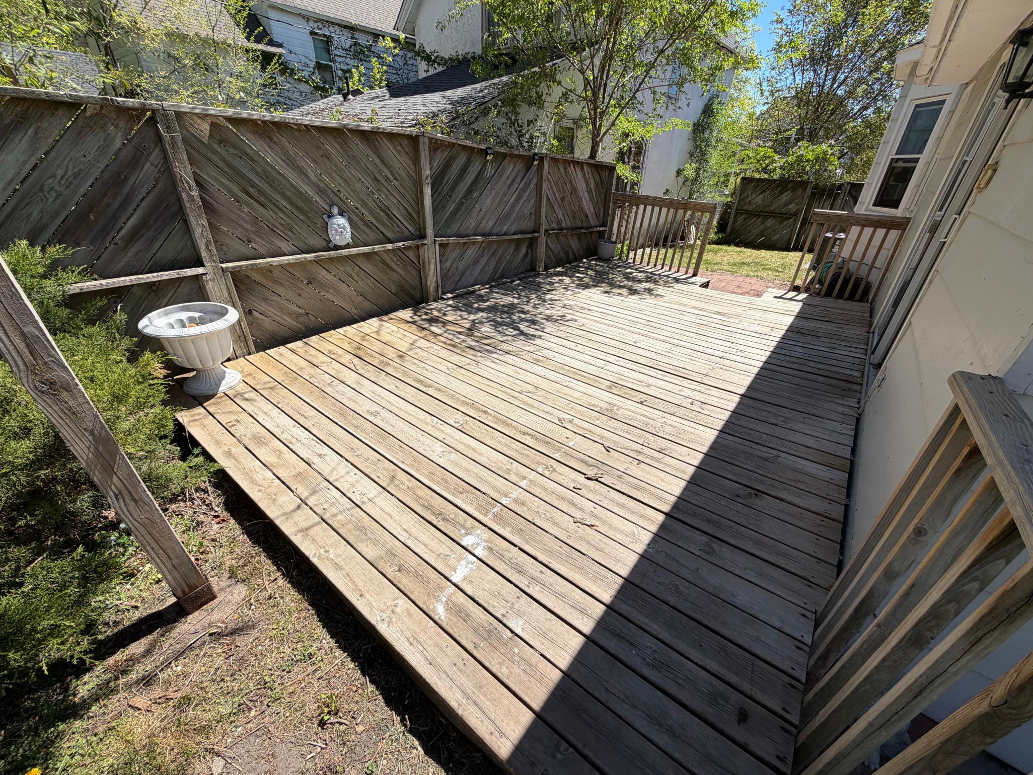 Private side deck off main floor den/bedroom.