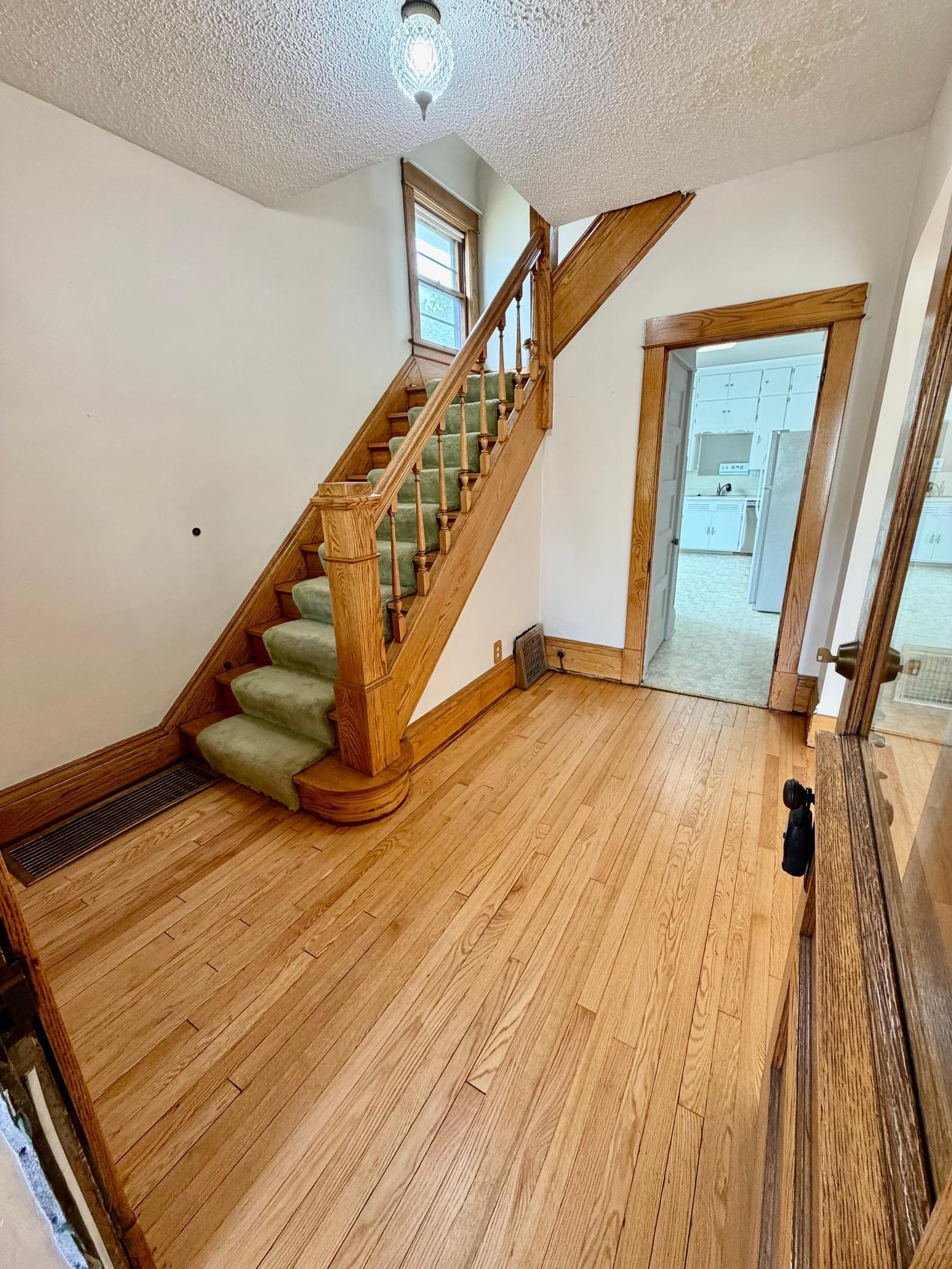Another view of foyer looking toward the kitchen.