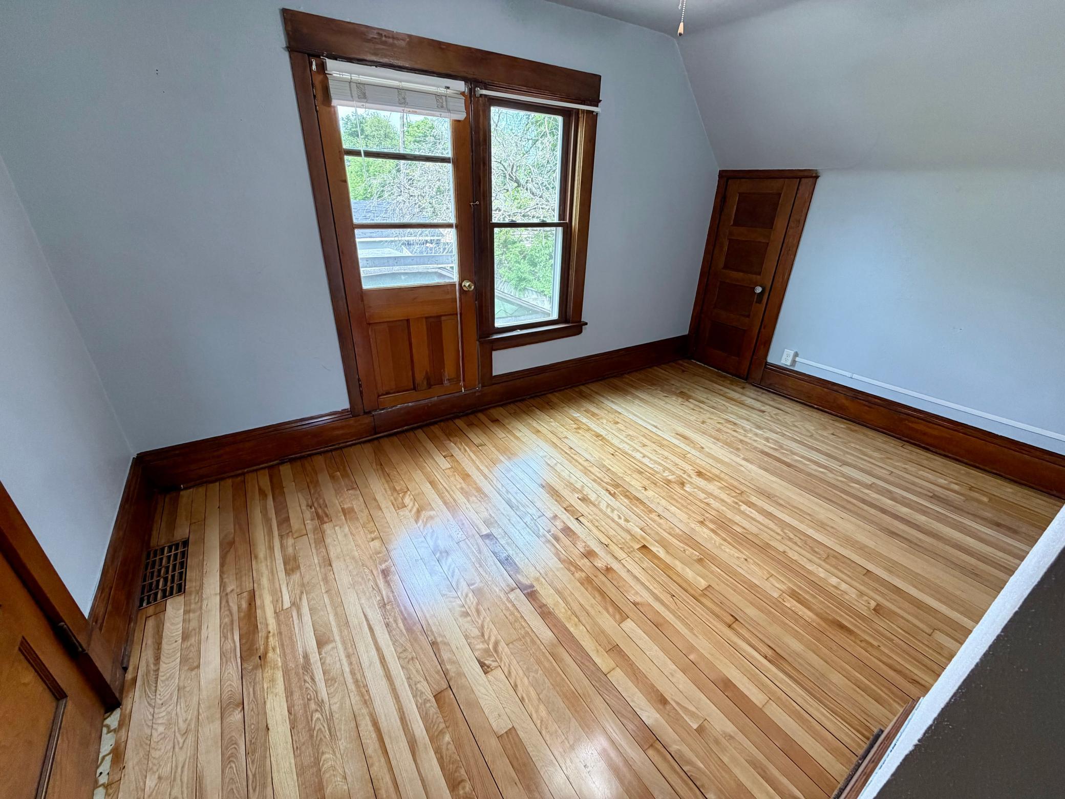 Second upper level bedroom.