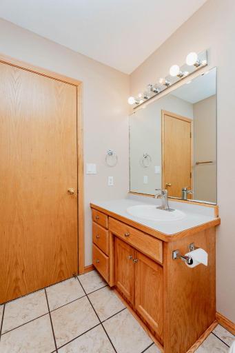 3236 35th Avenue S, Fargo, ND 58104