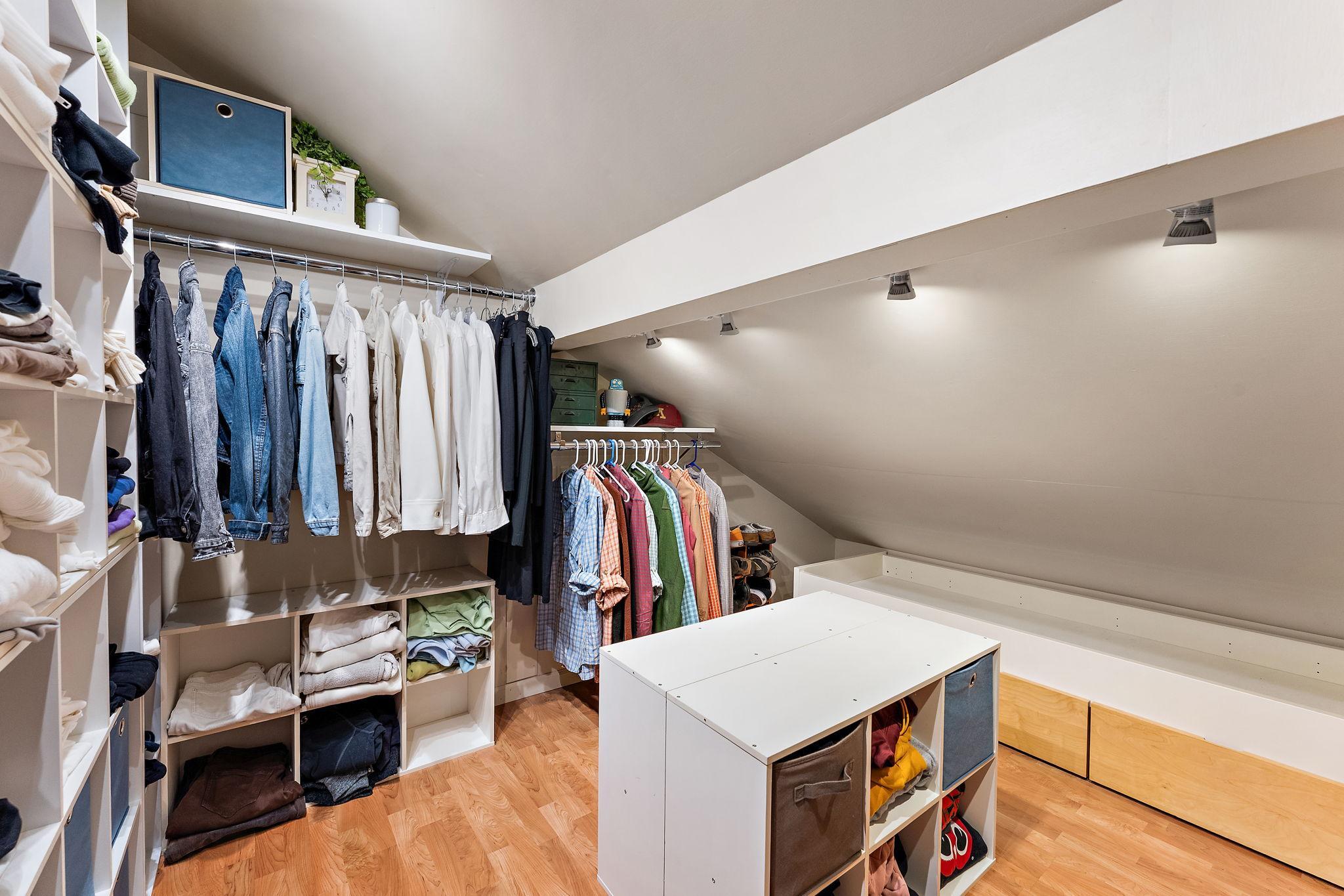Walk-in Closet