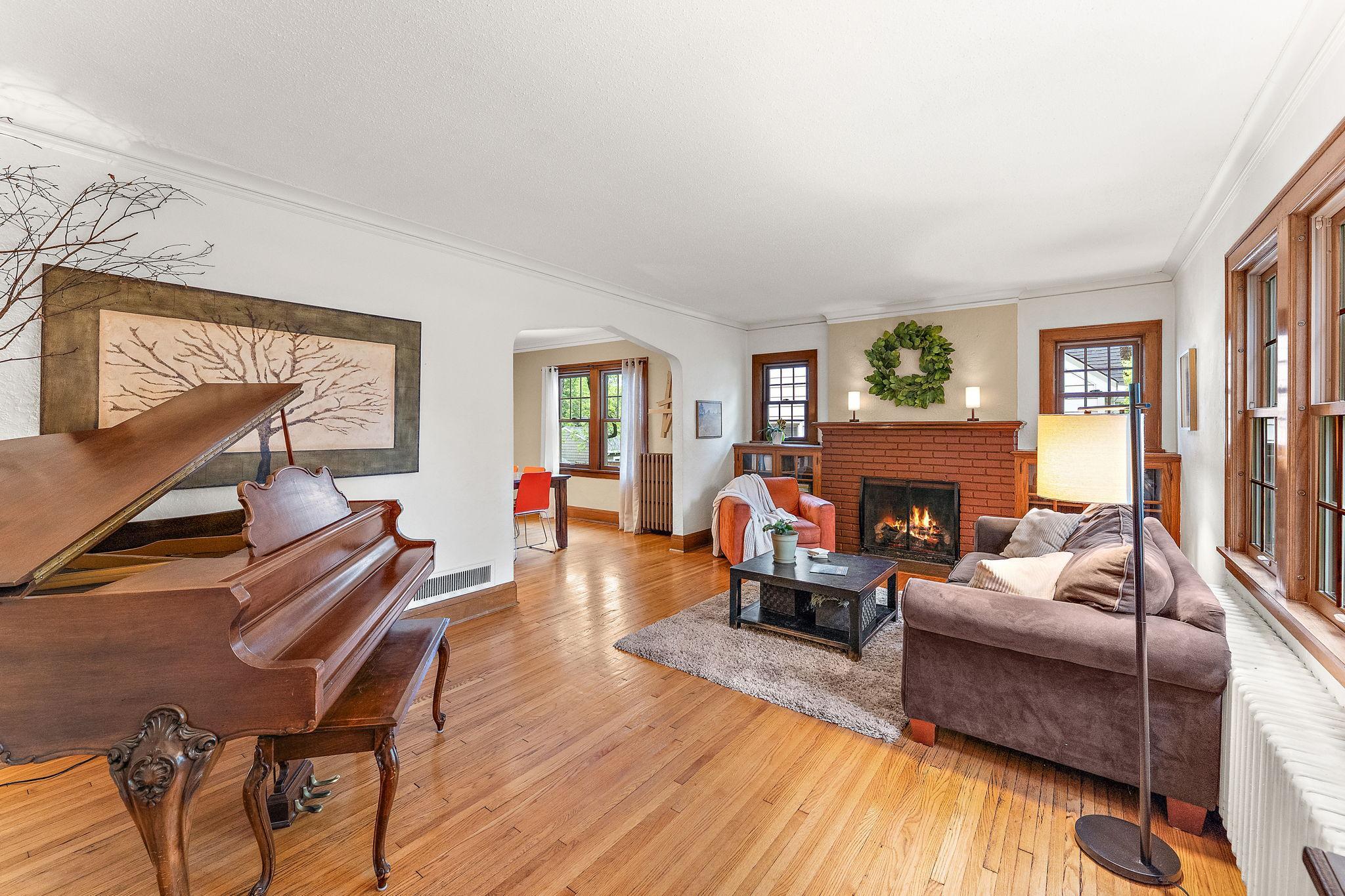 Large living room with gas log fireplace