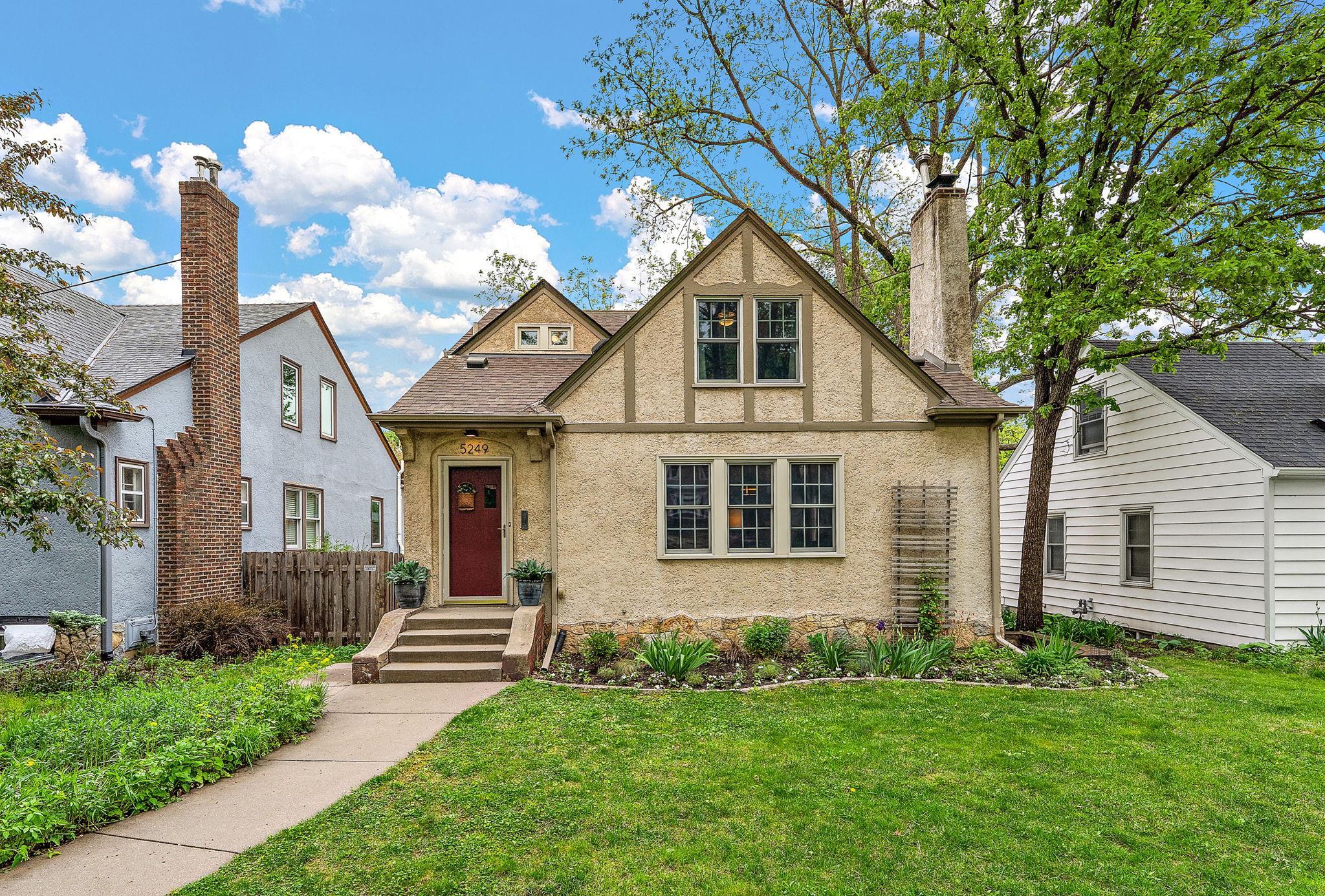 Beautifully maintained 1930 Tudor