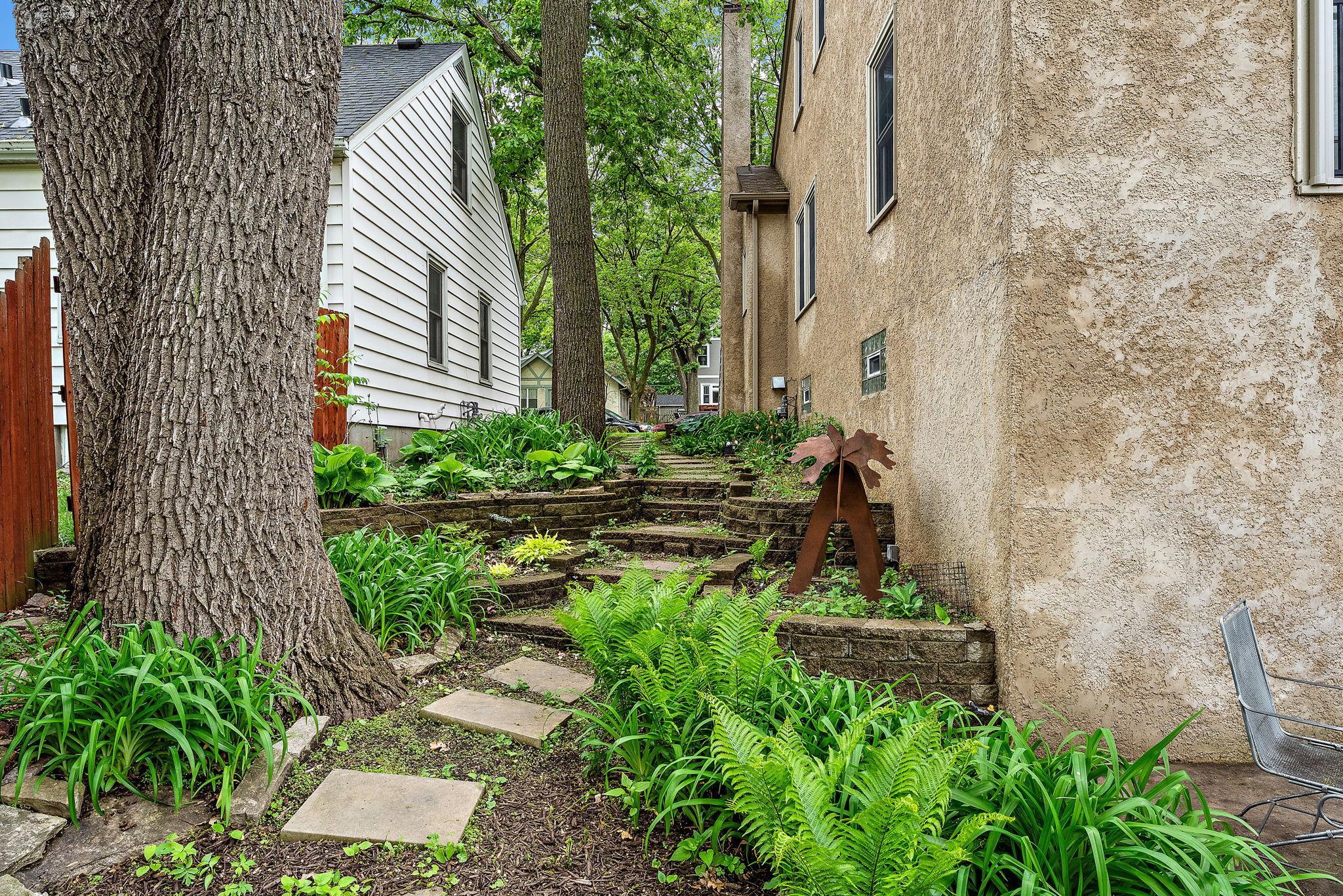 Sweet garden walkway