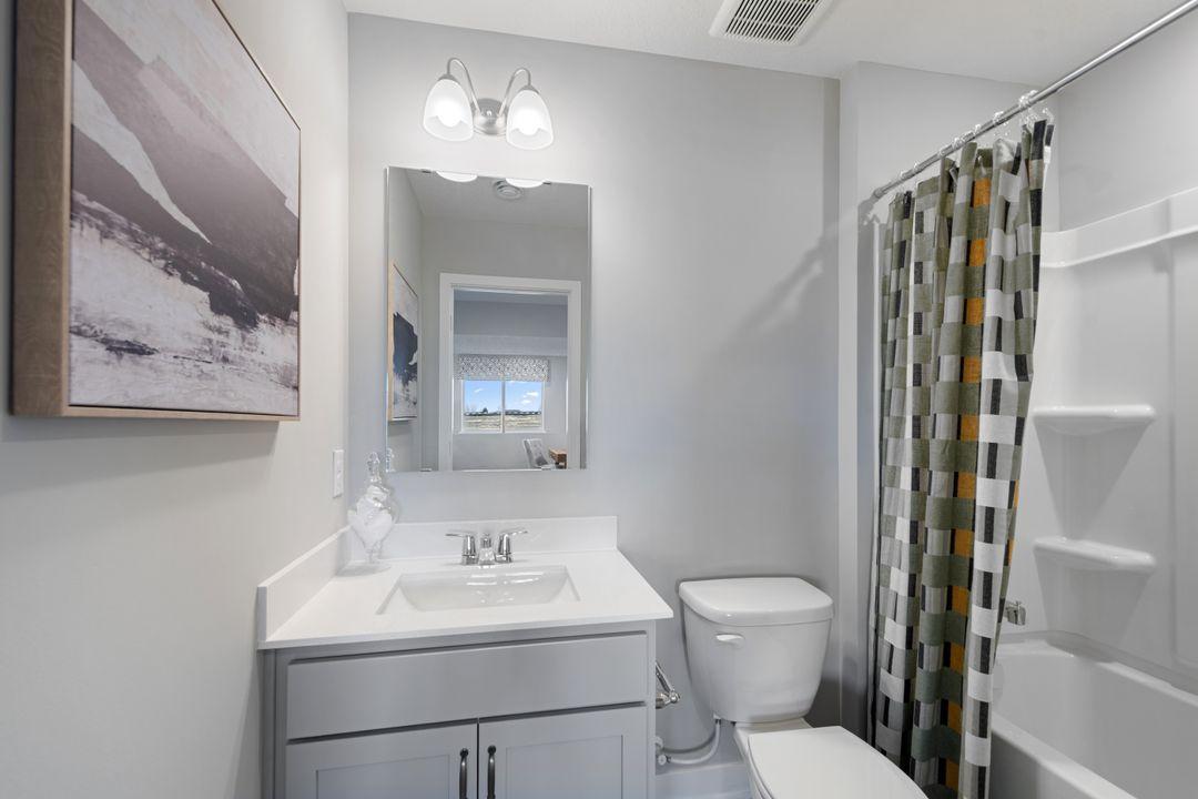 The Bryant II offers a full bath on both upper and lower levels. Photos of model home. Colors and options may vary. Ask Sales Agent for details.