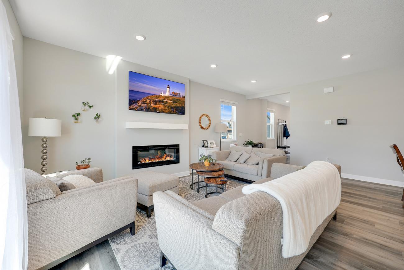 On-trend fireplace & mantel