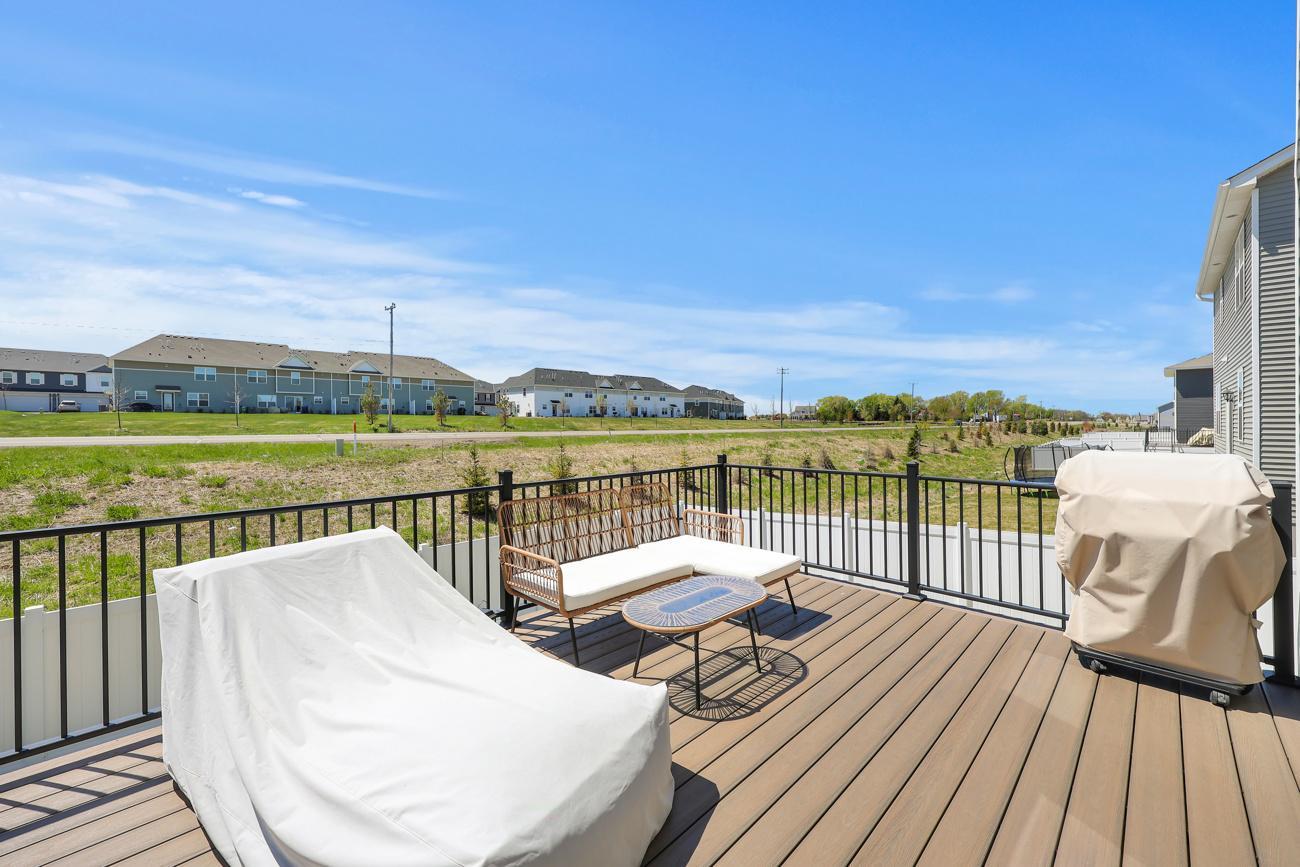 Maintenance free - great spot for sun!
