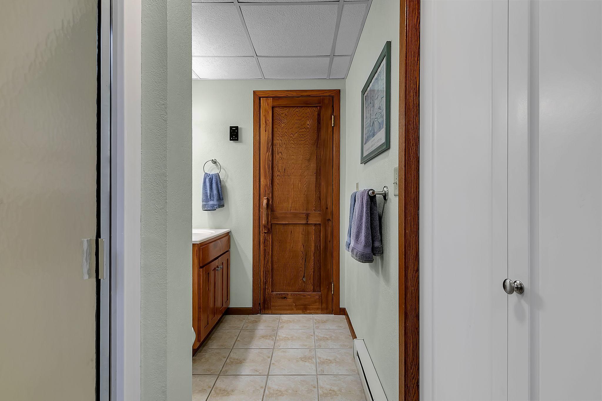 Main level 3/4 bathroom