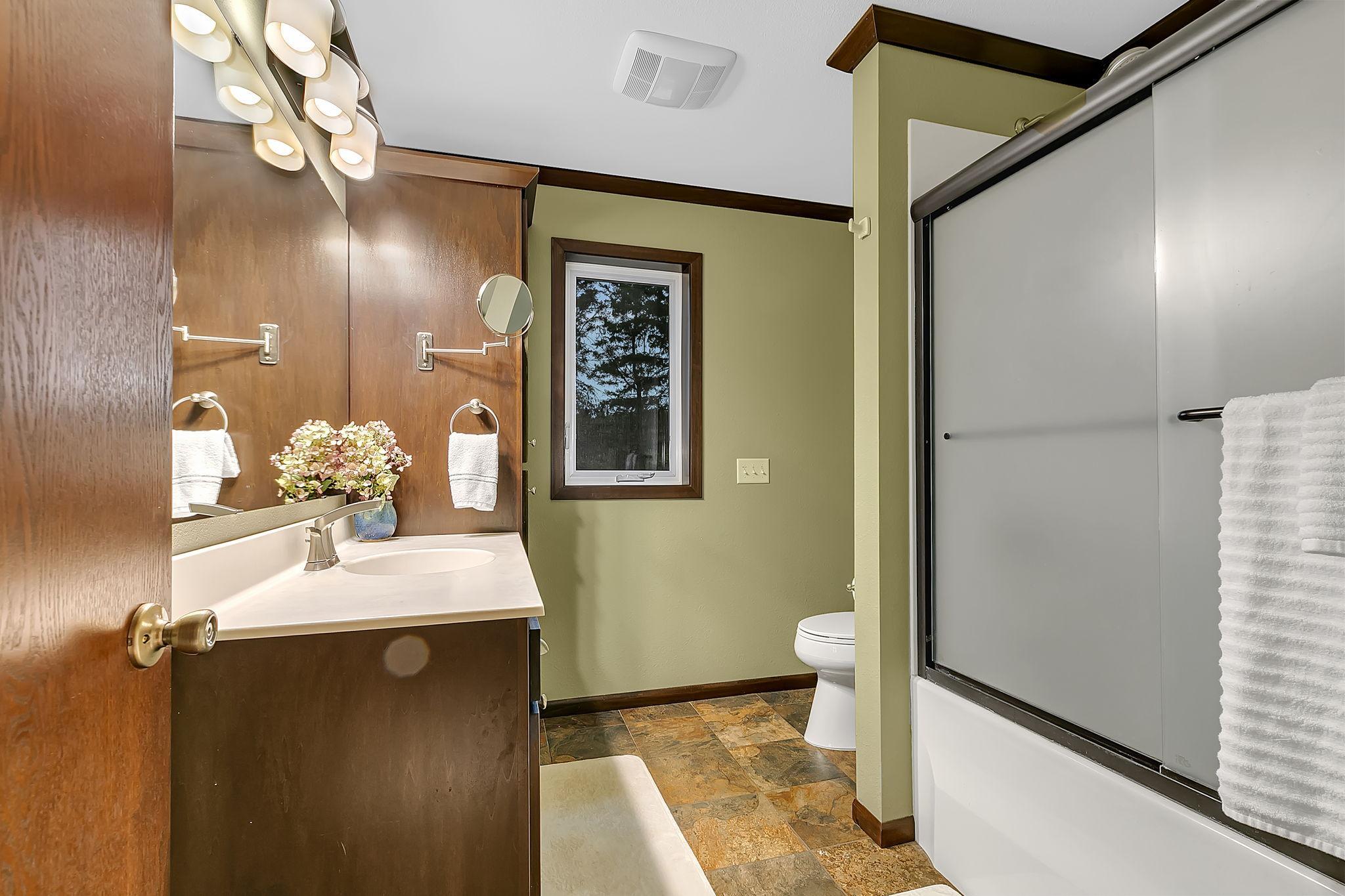 Upper level Full Bathroom