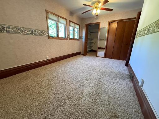 209 S Spring Avenue, Springfield, MN 56087