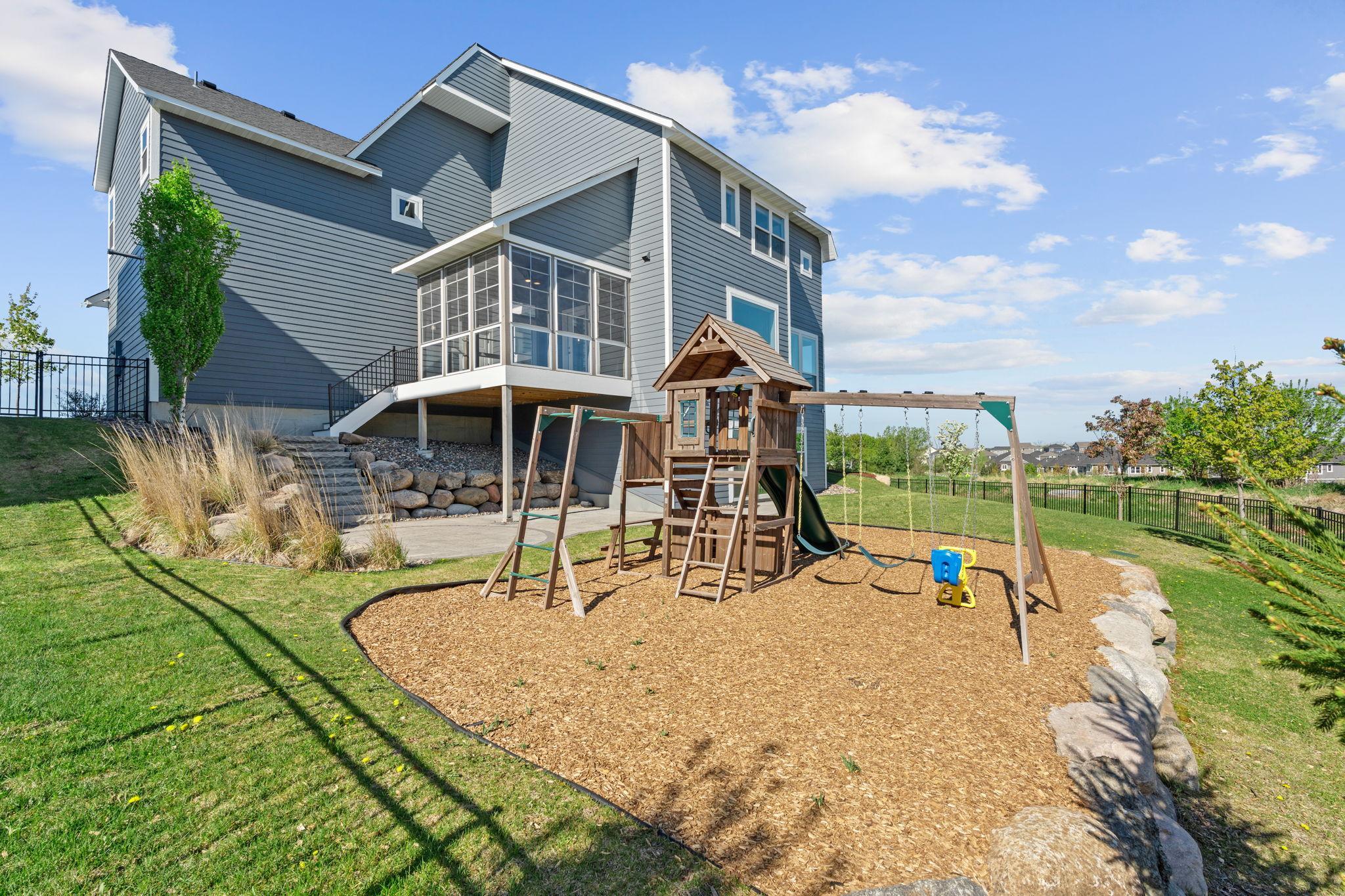 6-web-or-mls-16900 59th Ave N-6.jpg