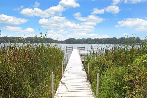 The HOA's day dock provides access to Lake Bavaria.