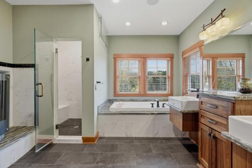 10721 Watersedge Lane, Saint Paul, MN 55129
