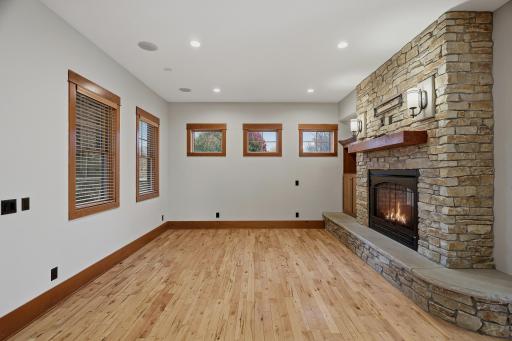 10721 Watersedge Lane, Saint Paul, MN 55129