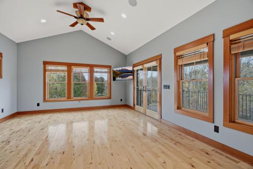 10721 Watersedge Lane, Saint Paul, MN 55129