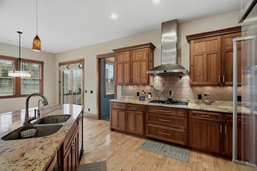 10721 Watersedge Lane, Saint Paul, MN 55129