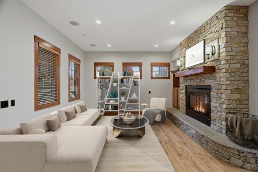 10721 Watersedge Lane, Saint Paul, MN 55129