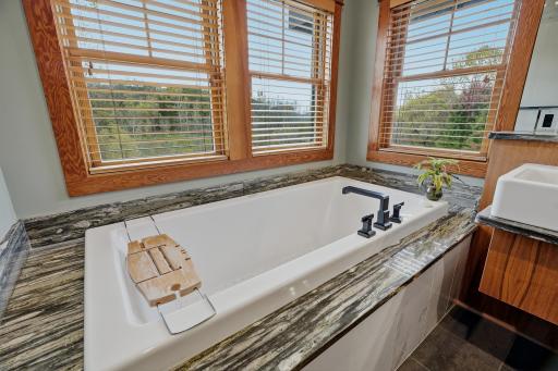 10721 Watersedge Lane, Saint Paul, MN 55129