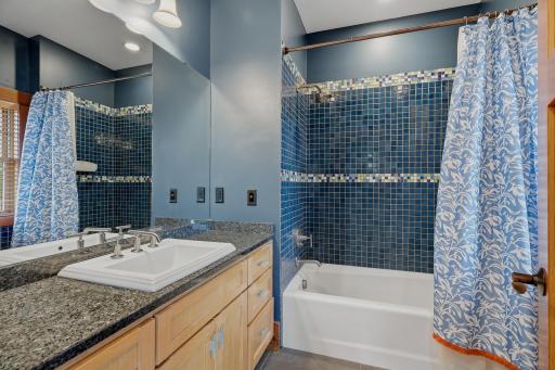 10721 Watersedge Lane, Saint Paul, MN 55129
