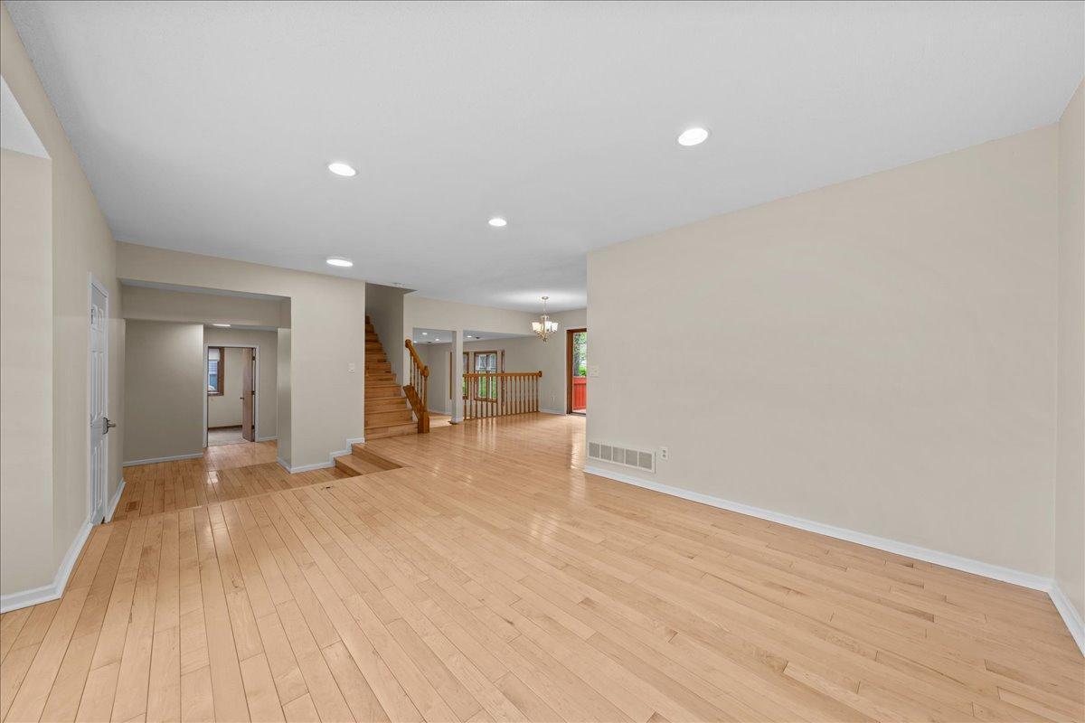 Living Room / Hardwood Floors
